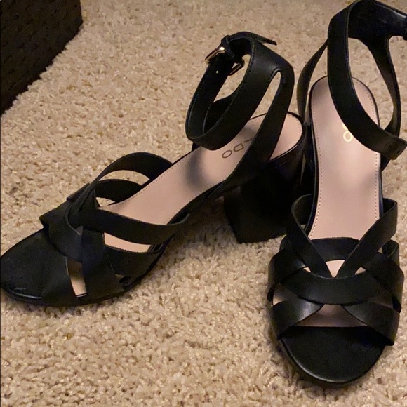 Also shoes - Picture 2 of 4